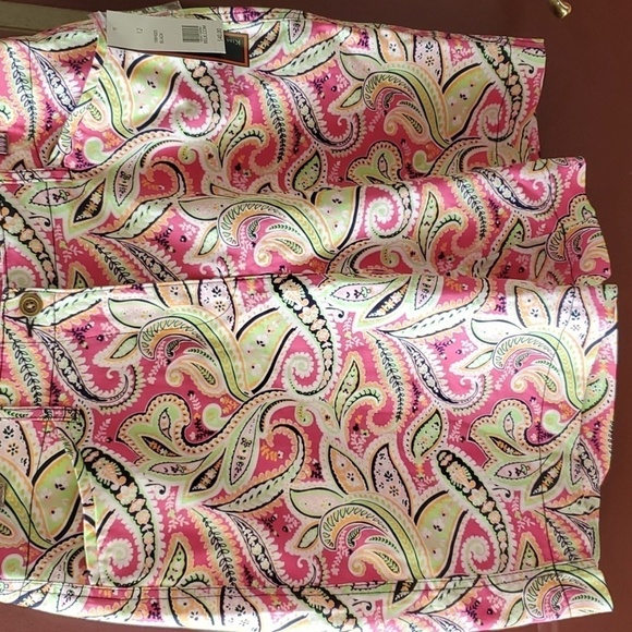 Kim Roger's black pink & green paisley short NWT size 12 - Picture 1 of 12